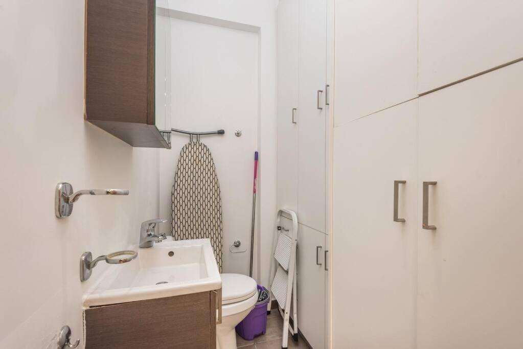 Modern Spacious Apt In Atene Esterno foto