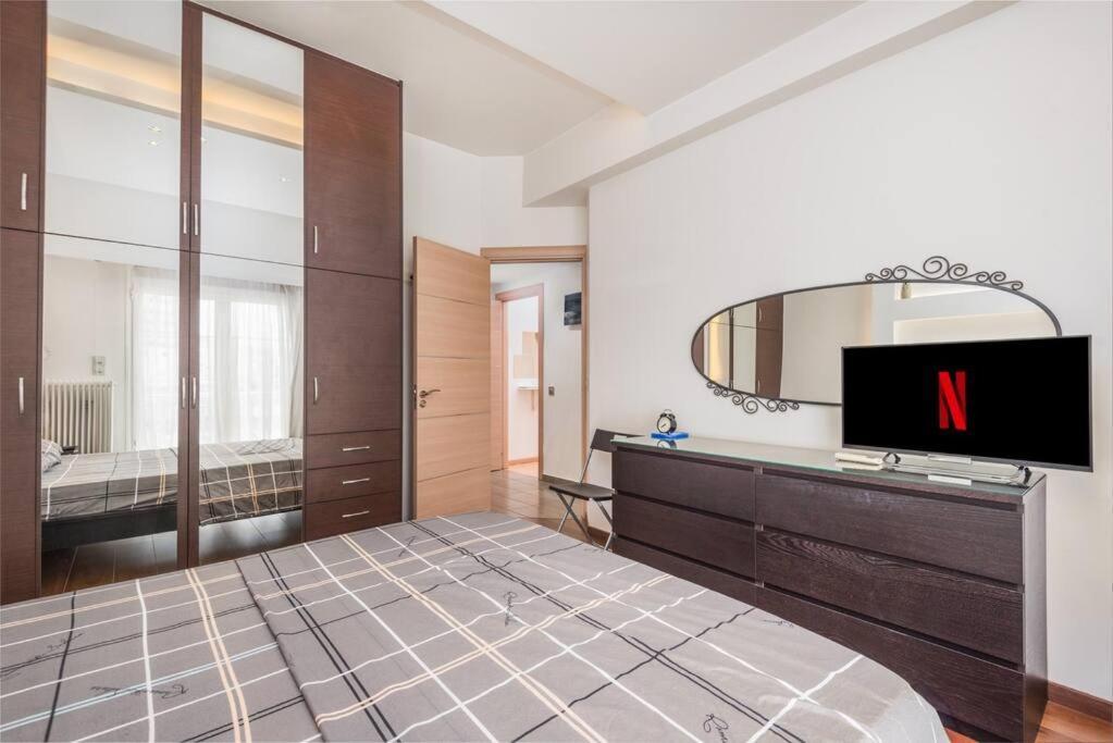 Modern Spacious Apt In Atene Esterno foto